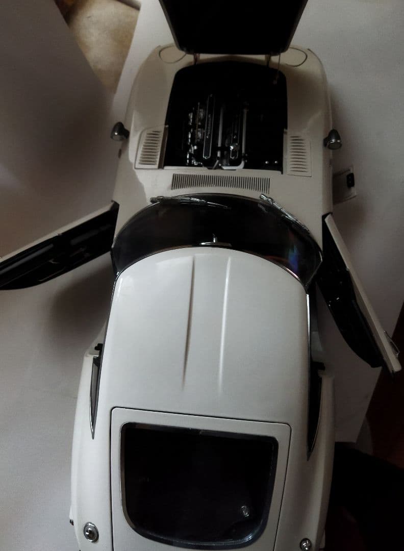 TOYOTA 2000GT 1/18スケールモデル