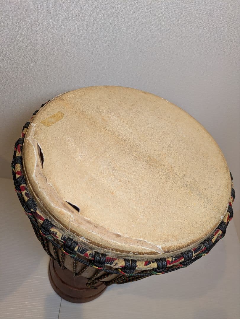 現状渡し　ジャンベ　31cm　皮破れ有り　ケース付き