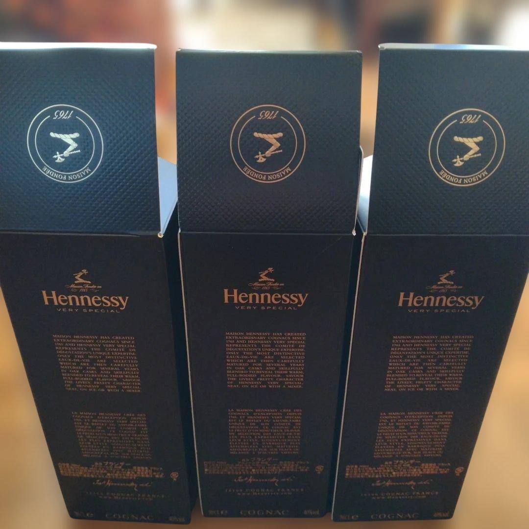 Hennessy 　ベリースペシャルブランデ−3本700ml