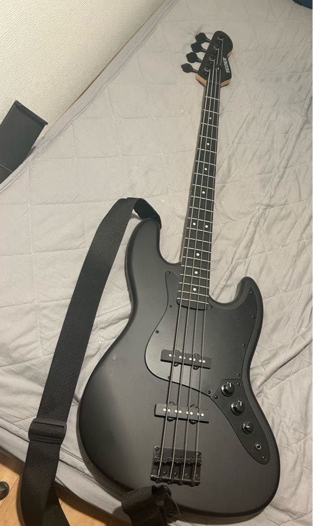エレキベース ストラップ付き