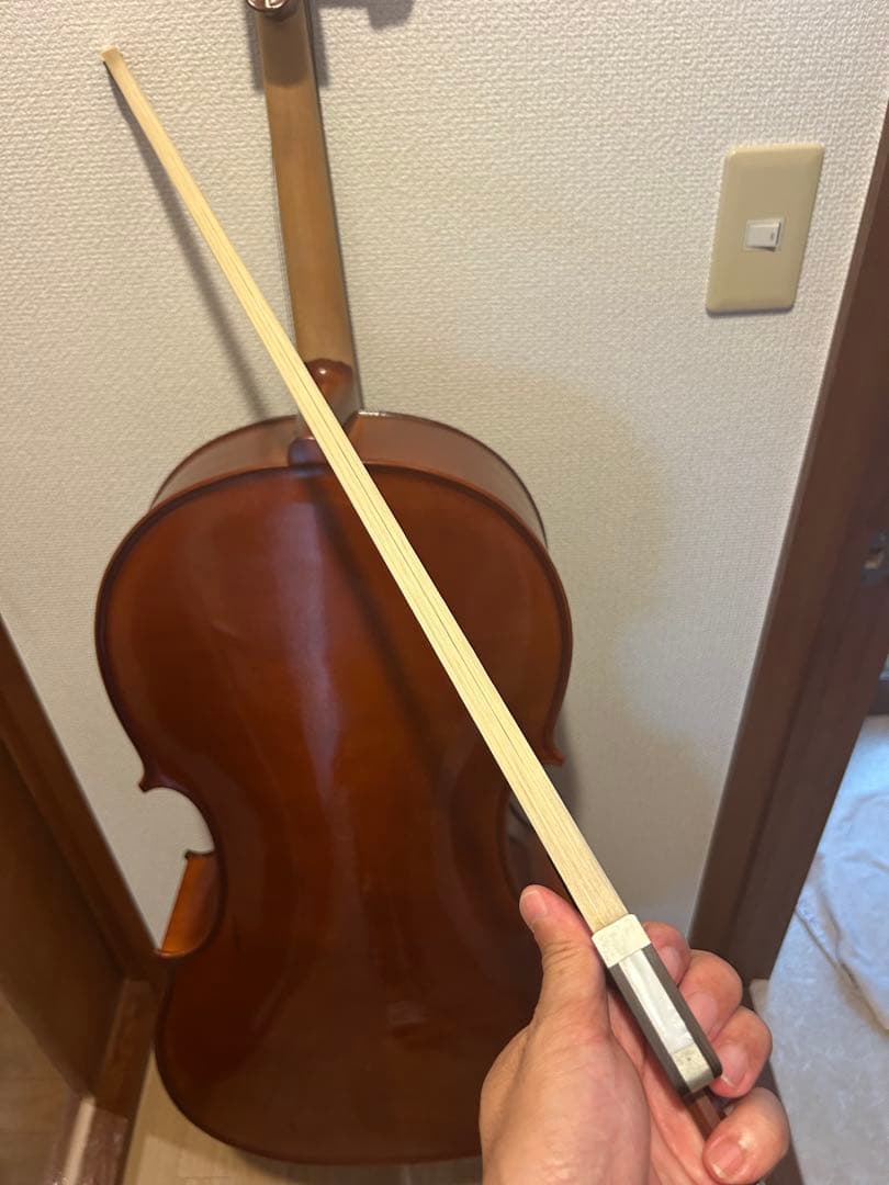 木製チェロと弓のセット