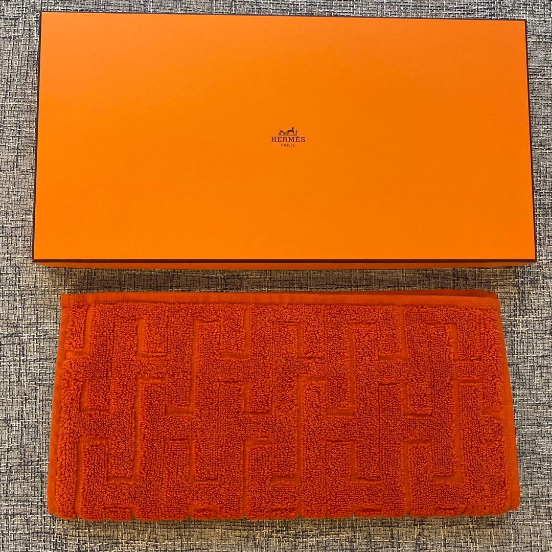HERMES オレンジ Hロゴタオルハンカチ