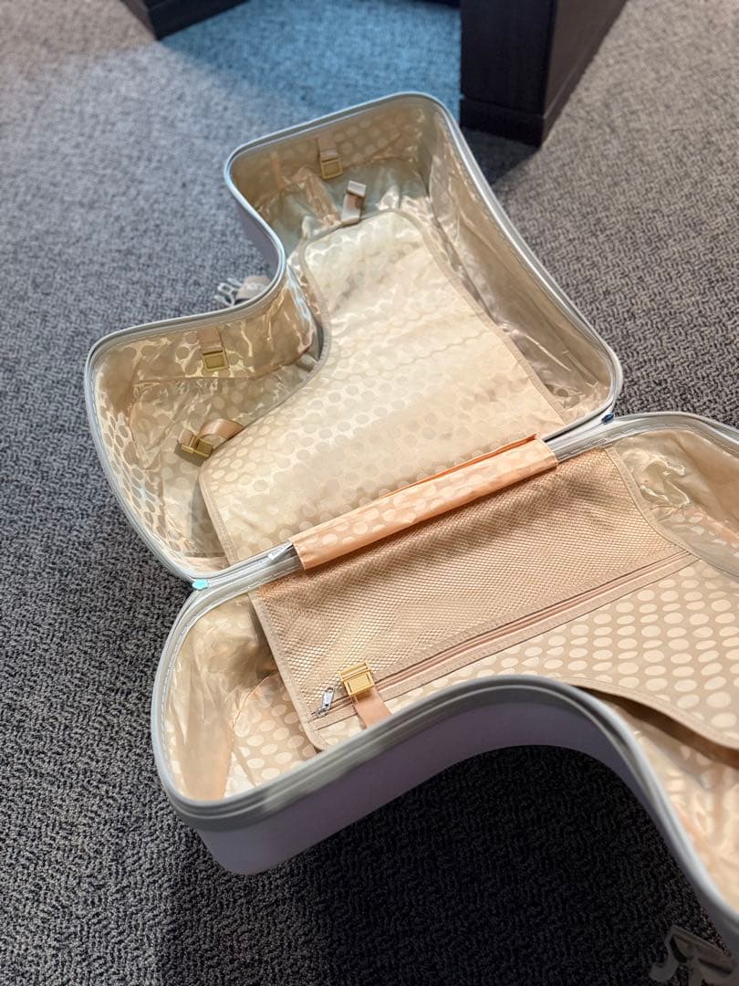 ｍｉ　美品☆キッズトラベル　子どもが乗れるキャリーケース　くすみピンク