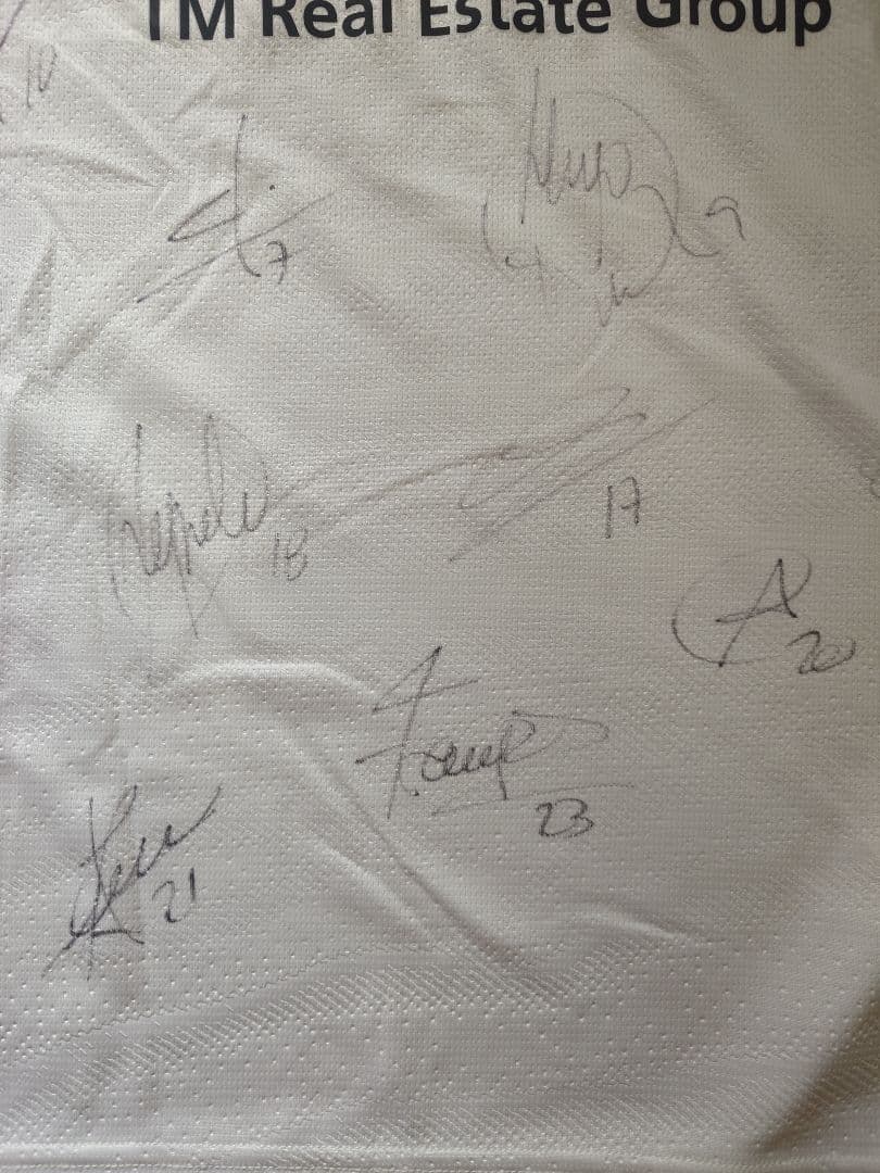 【最終SALE】バレンシアCF 21選手 直筆サイン入りユニフォーム