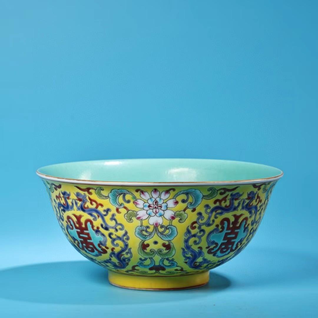 中国古美術・珍品旧蔵・七宝彩と粉彩磁器の碗・純手描き・箱付・置物・文房具・観賞皿