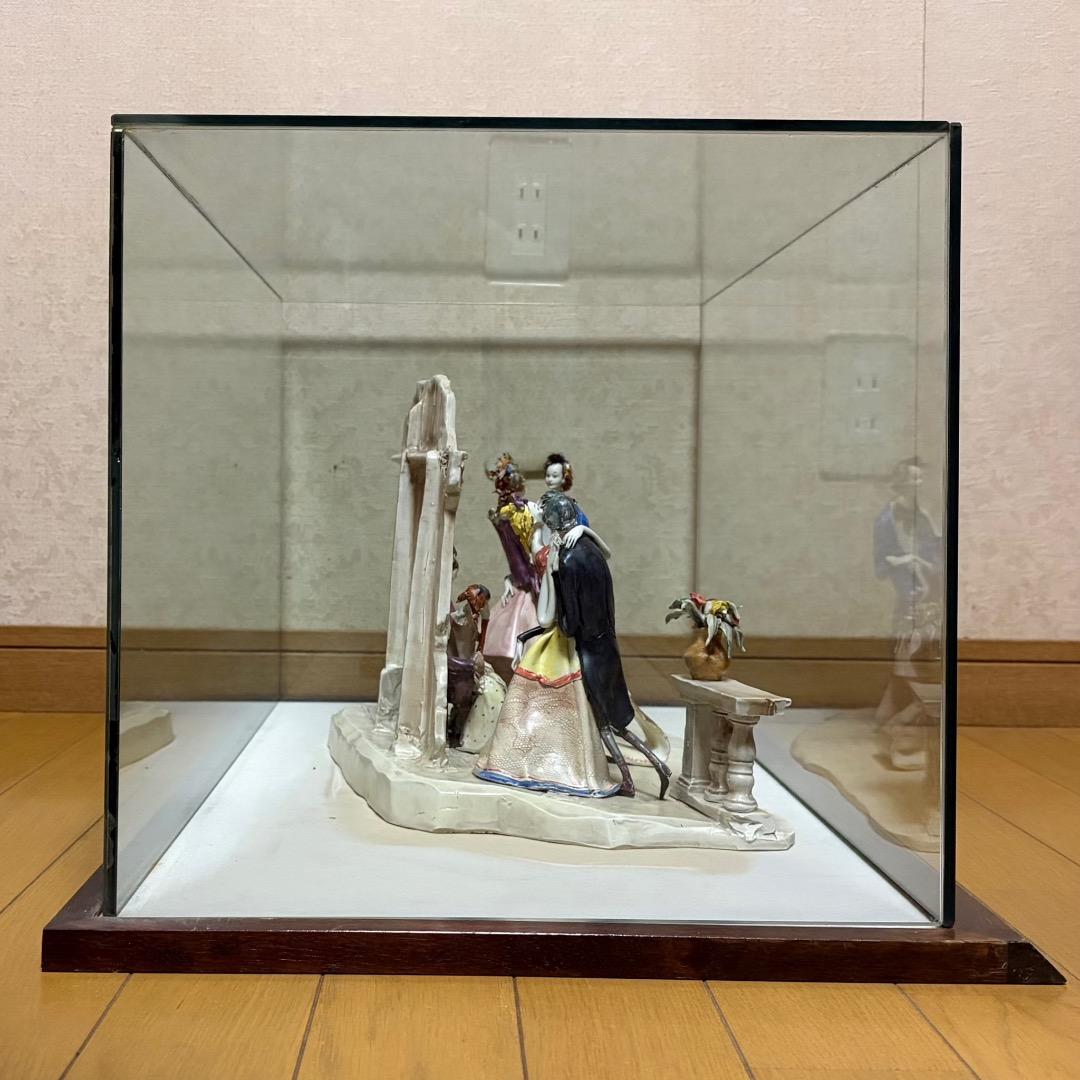 La Scuola 陶器製人形群像 世界30体限定 ガラスケース付き 「T1」