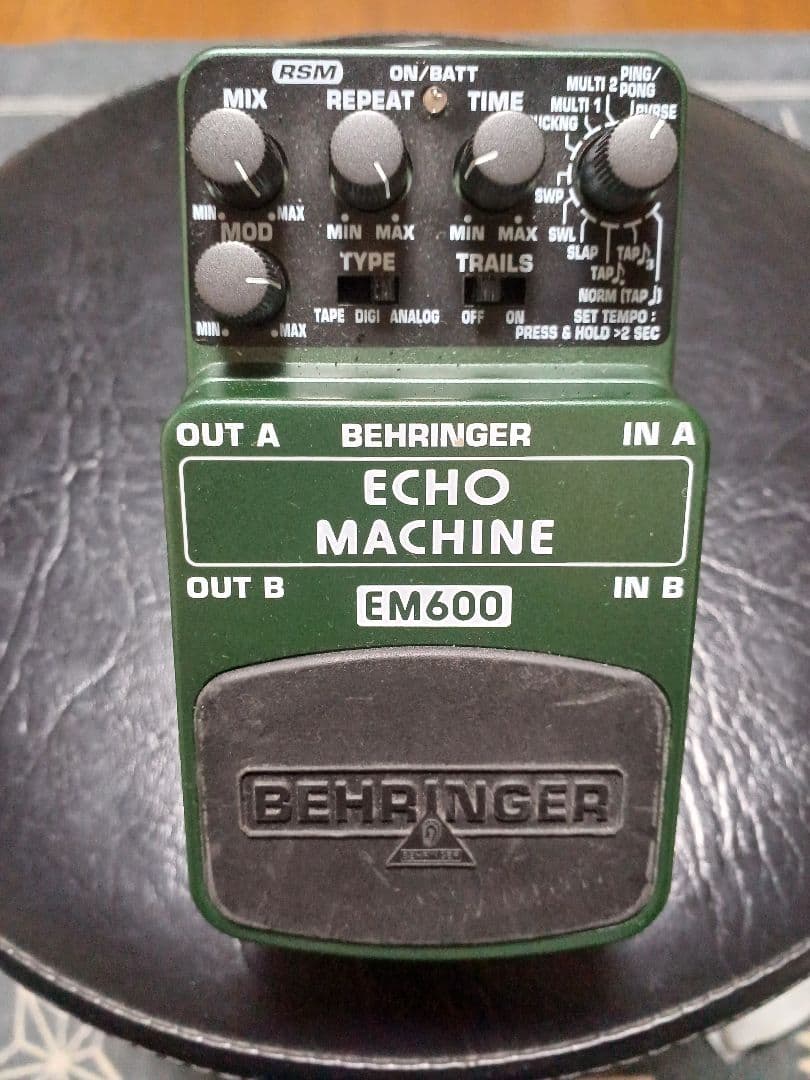 ギター BEHRINGER ECHO MACHINE EM600