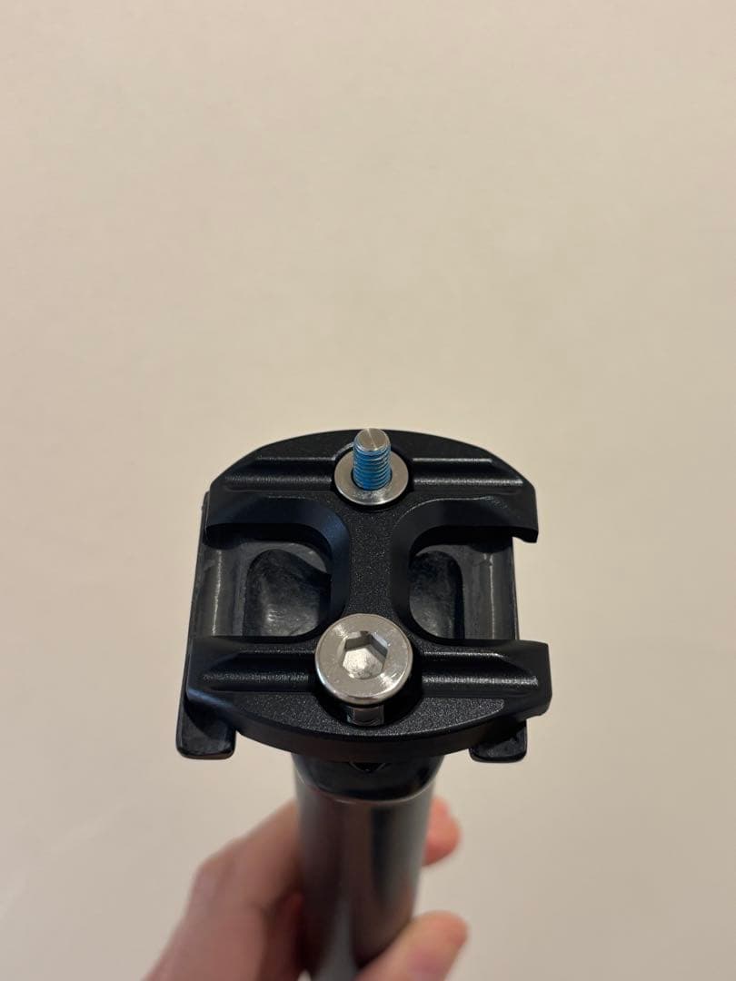 高剛性　CARRMATO ブラック シートポスト　カーボン