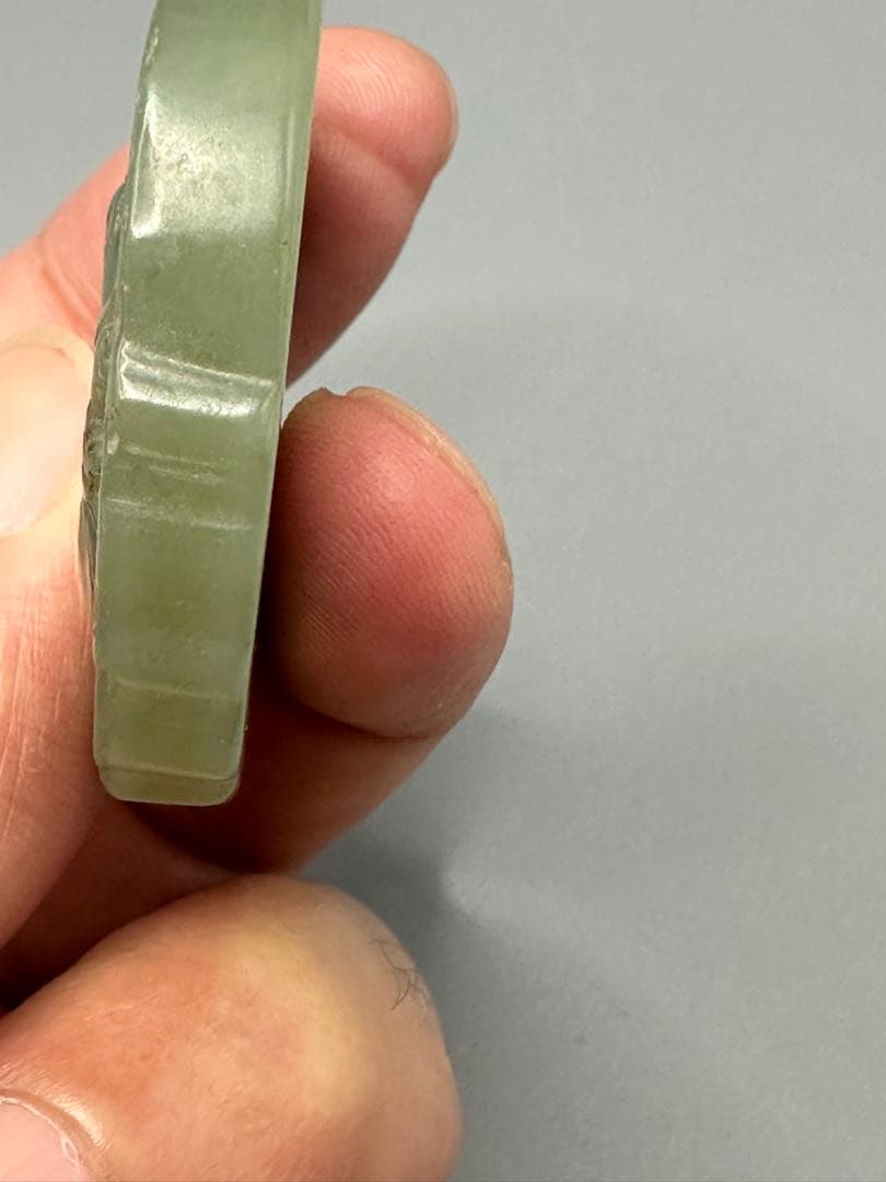 中国美術　ループタイ和田玉 古砡　根付 天然素材 置物骨董 笑顔の仏像 円形