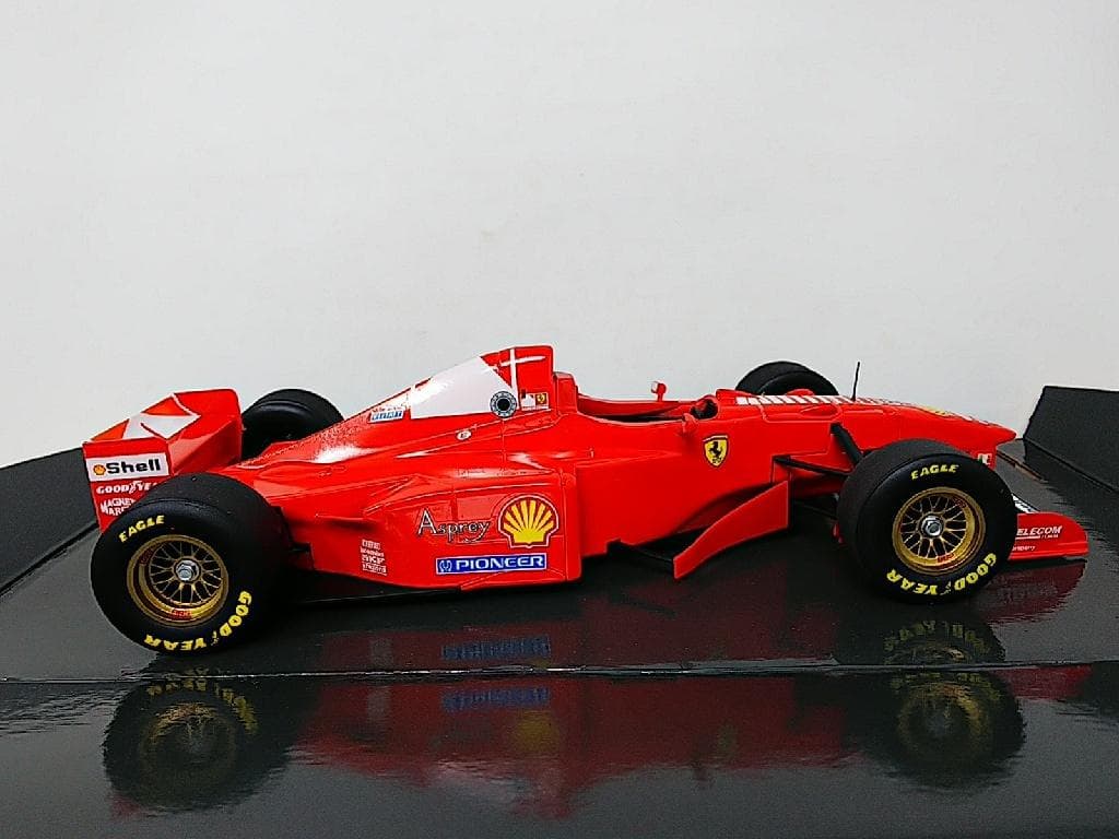 シェル特注品ミニチャンプス製 1/18 フェラーリ F310B 鈴鹿サーキット