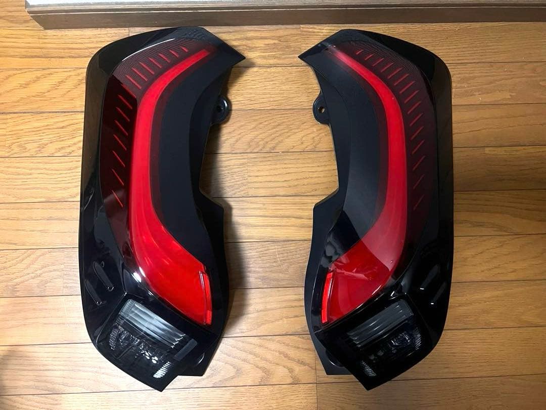 ★アクア Zグレード用★ 左右テールランプセット【美品】送料込み