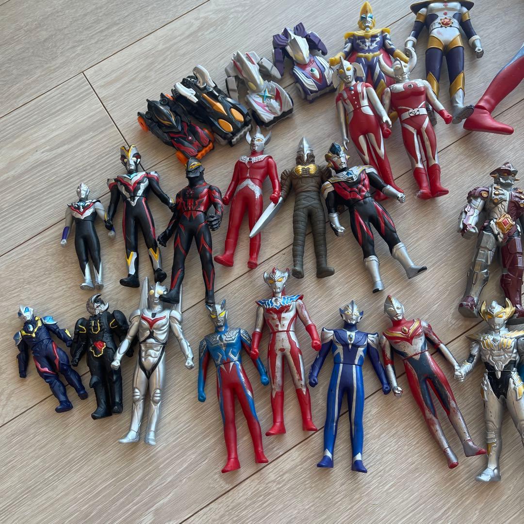 【ウルトラマン　まとめ売り】ソフビ等　キング入り　55個　ボックス付き