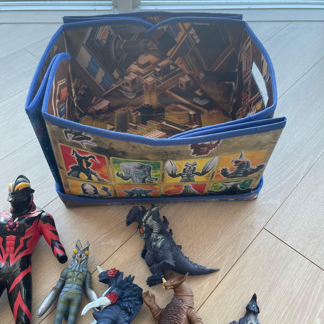 【ウルトラマン　まとめ売り】ソフビ等　キング入り　55個　ボックス付き