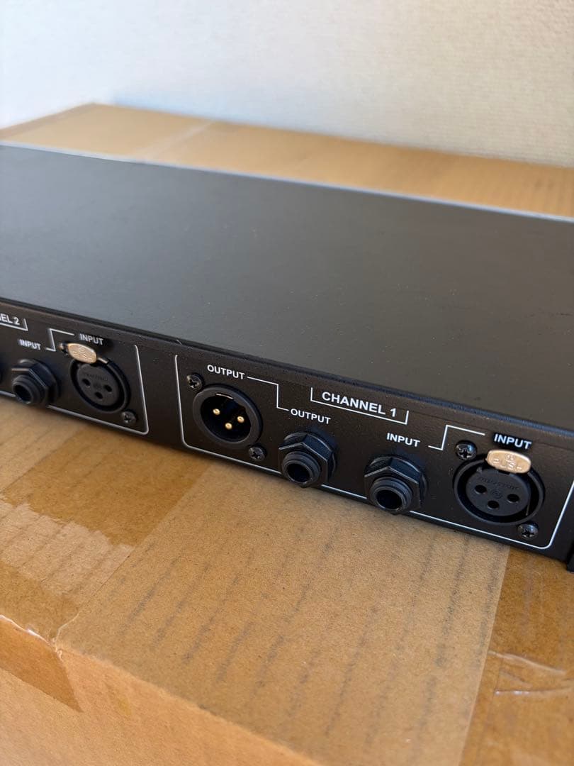 DBX215s graphic equalizer本体のみ
