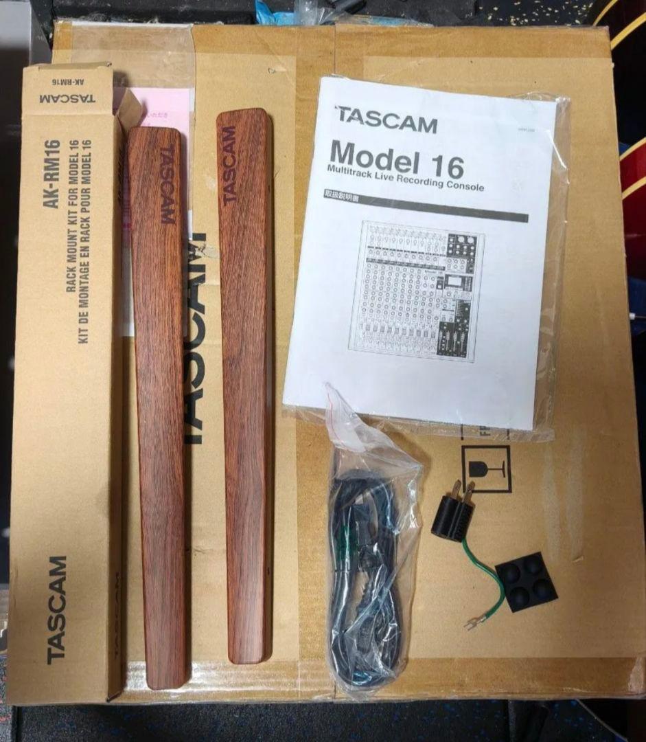 TASCAM MODEL16 ラックマウントセット
