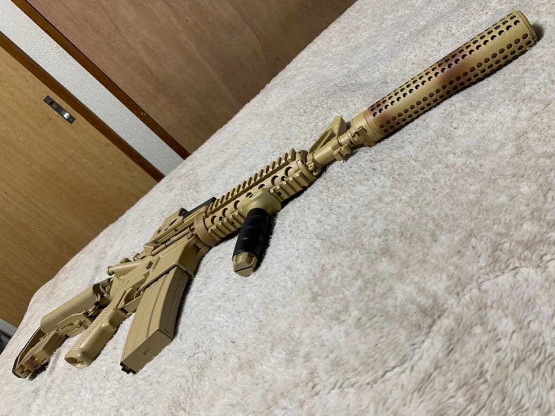 東京マルイ 次世代電動ガン M4A1 CQB-R カスタム付 属品多数