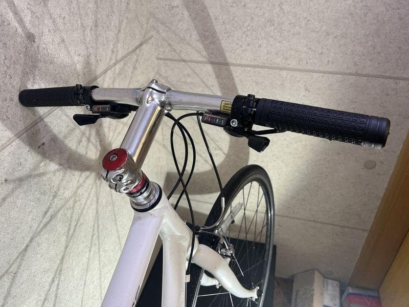 GIANT ESCAPE R3 クロスバイク sizeM　ホワイトカラー