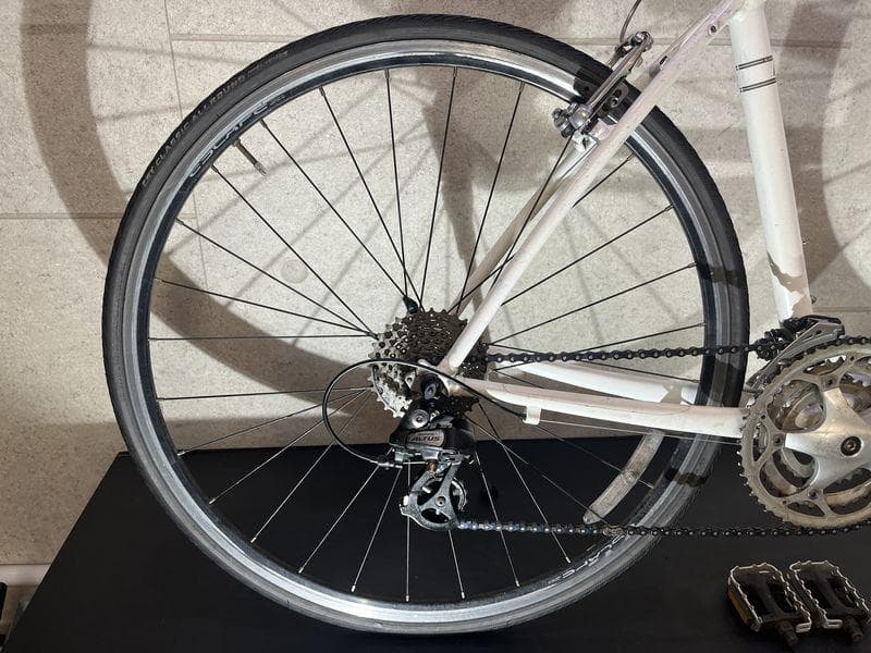 GIANT ESCAPE R3 クロスバイク sizeM　ホワイトカラー