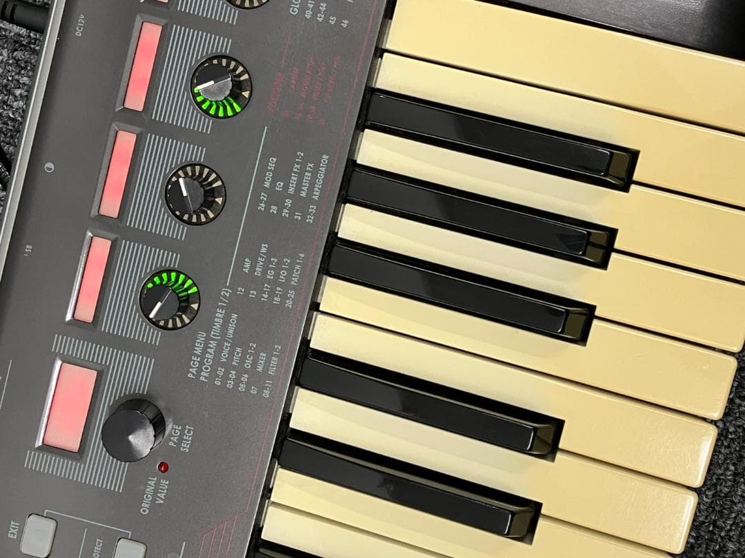 KORG コルグ　シンセサイザー　R3 キーボード