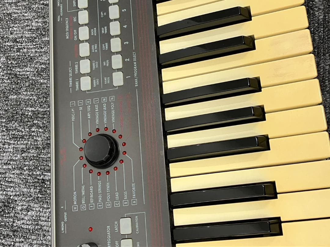 KORG コルグ　シンセサイザー　R3 キーボード