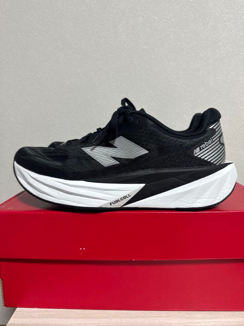 ニューバランス　レベルv5 26.0㎝　2e