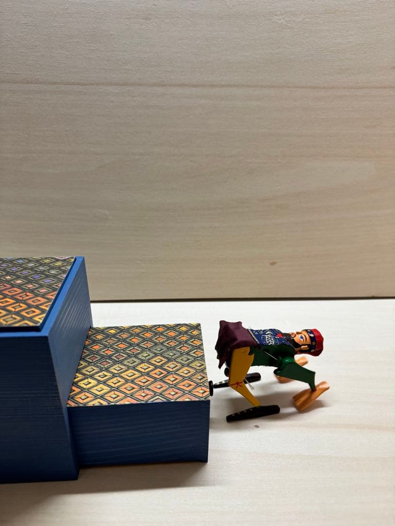 ヴェルナー　カラクリ玩具 ザイフェン　木のおもちゃ