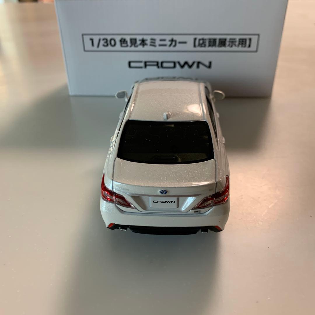 トヨタCROWN 1/30スケールミニカー ホワイト非売品