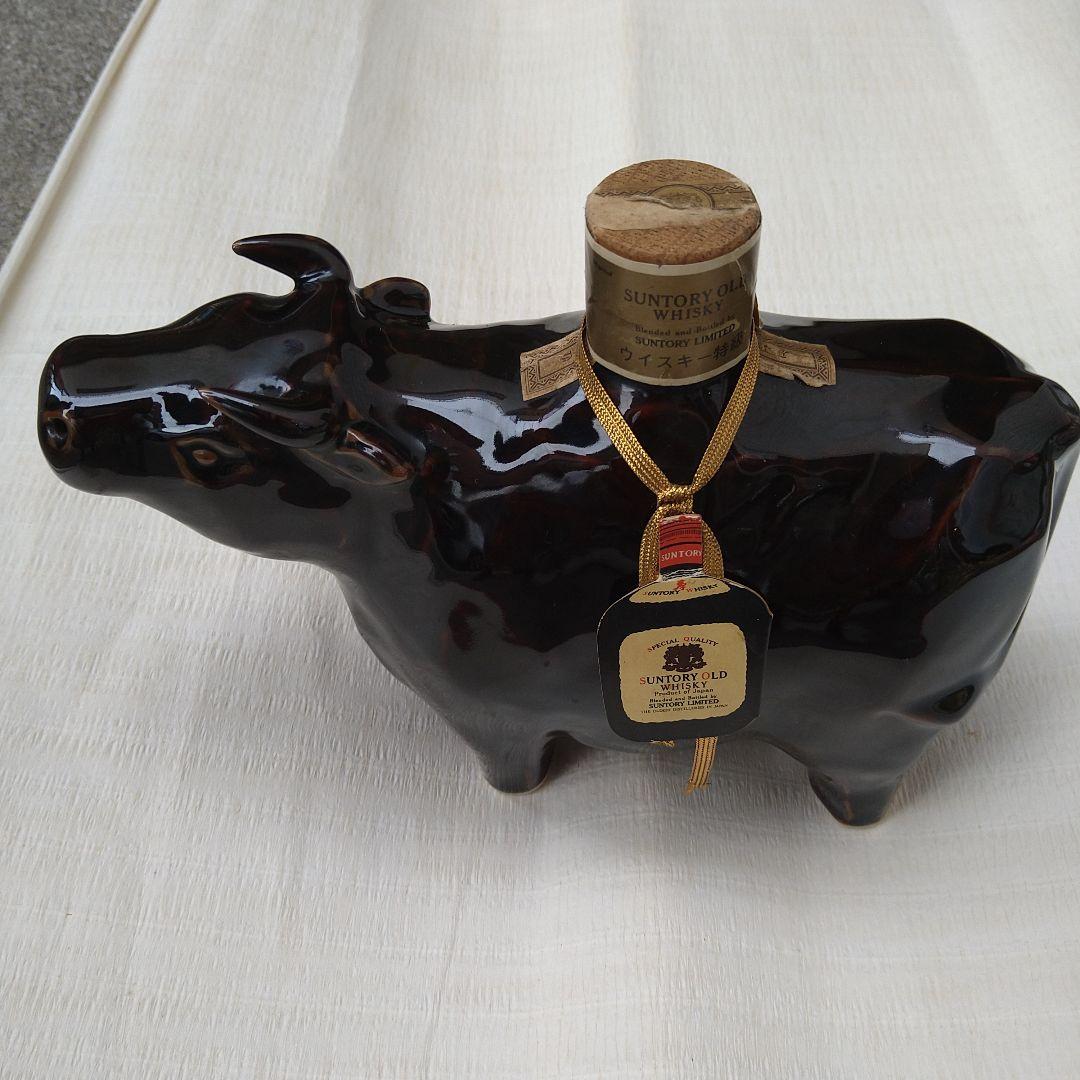 サントリー　オールド　干支丑歳　陶器ボトル 古酒　置物　お正月　台付