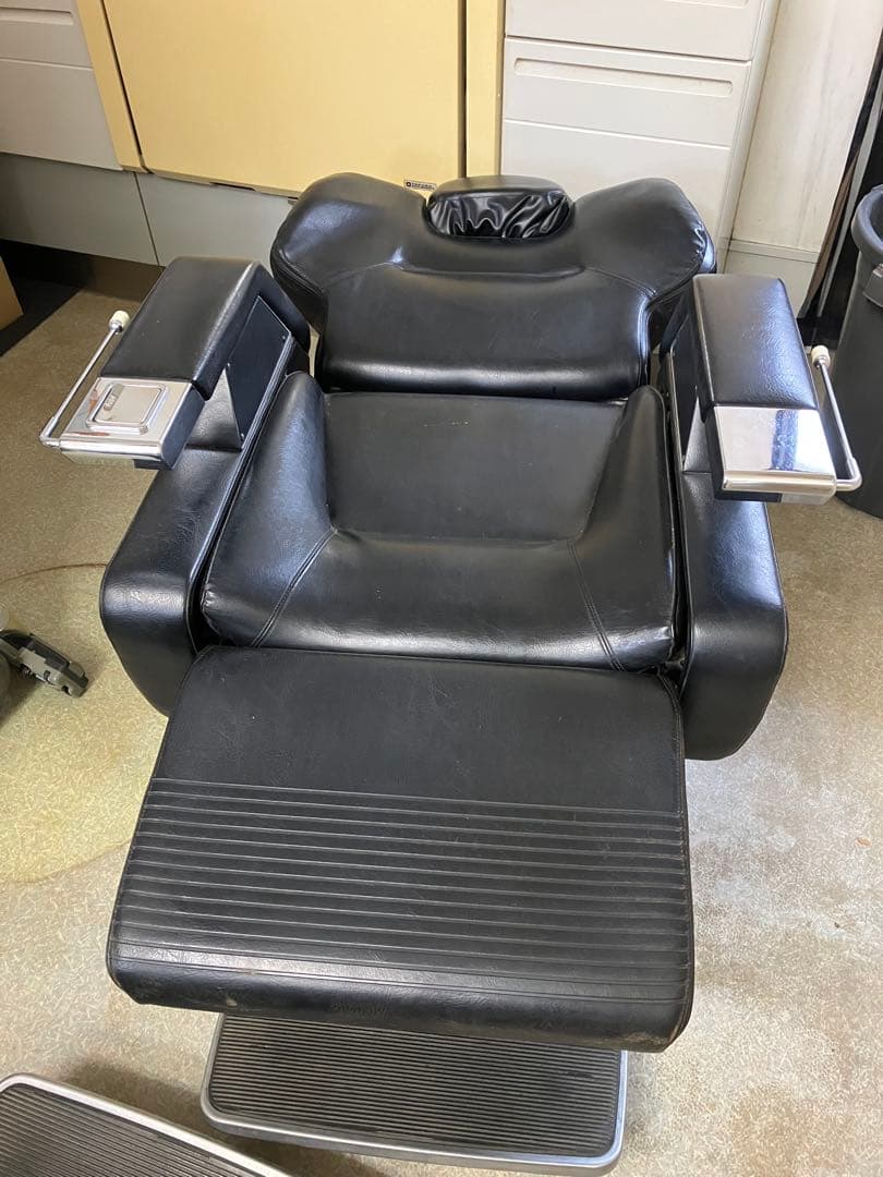 タカラベルモント理容椅子 プライムハイテクノ オートリターン中古①