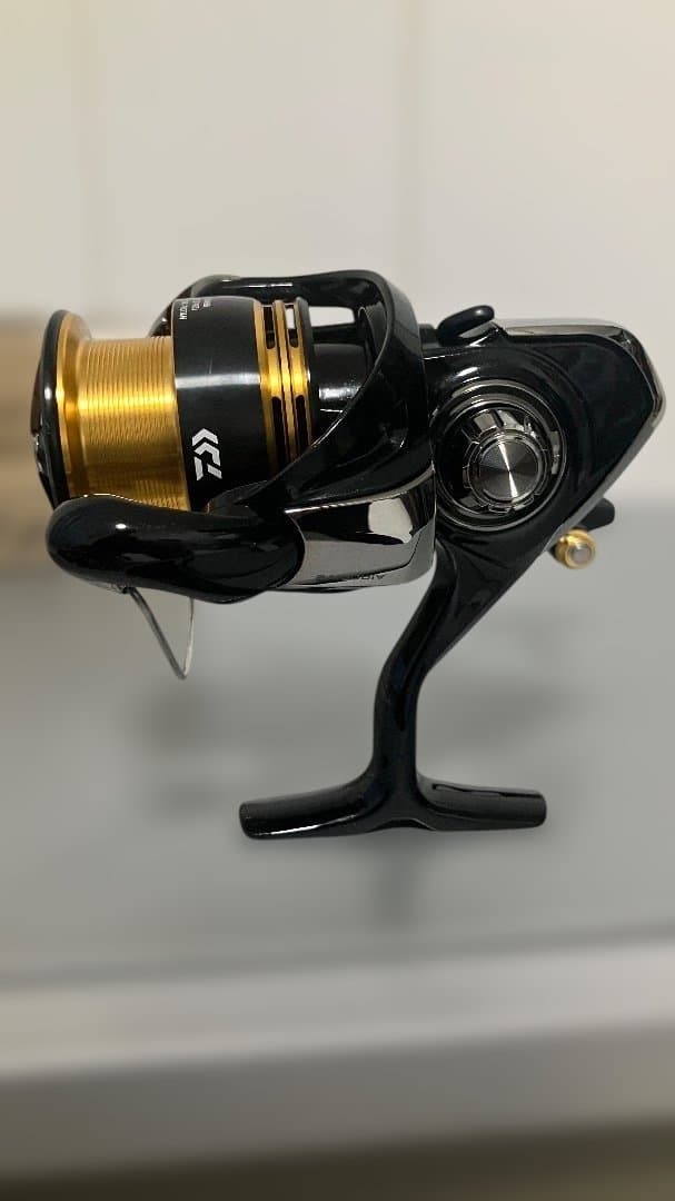Daiwa 23Legalis LT3000-CXH スピニングリール