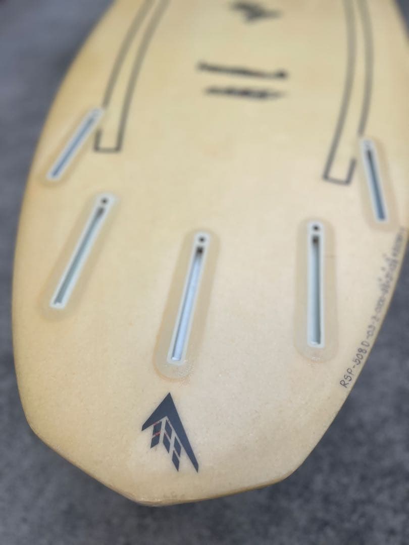 FIREWIREファイヤーワイヤーSpitfire 5’8” フィン付き初心者