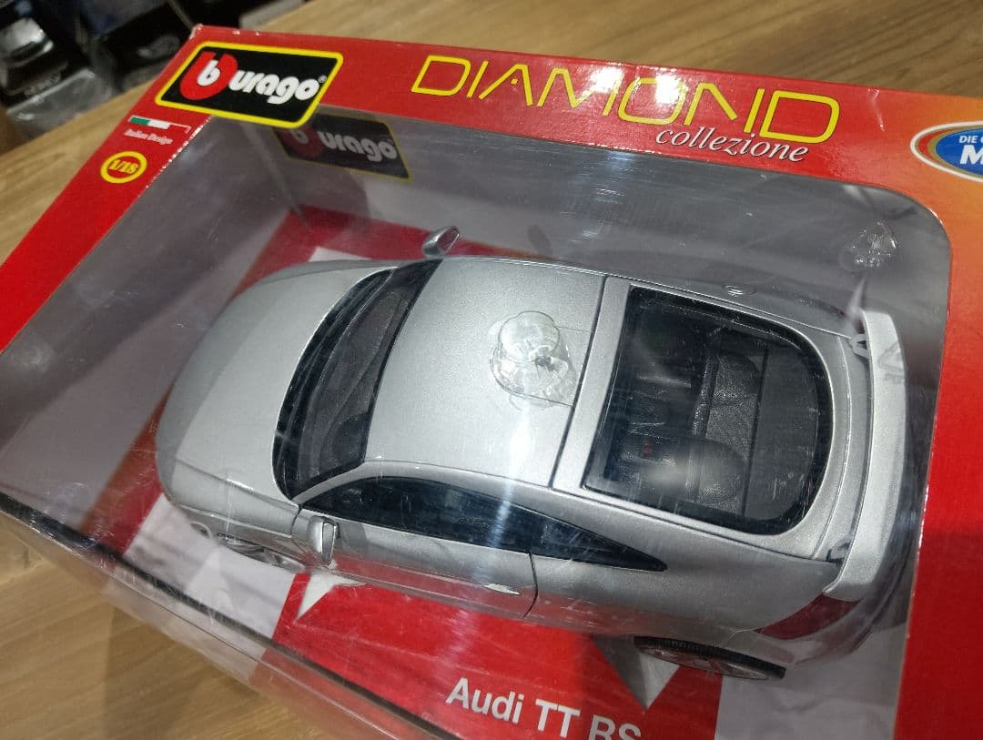 1/18 アウディ　2代目TT RS　ミニカー　シルバー