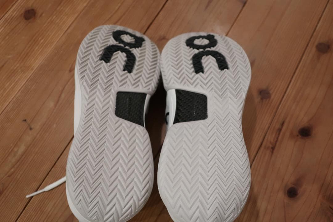 On THE ROGER Pro 2 テニスシューズ US8