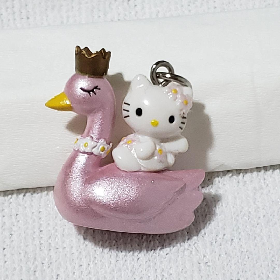 ハローキティ Vivitix スワン ストラップ＆チャームセット