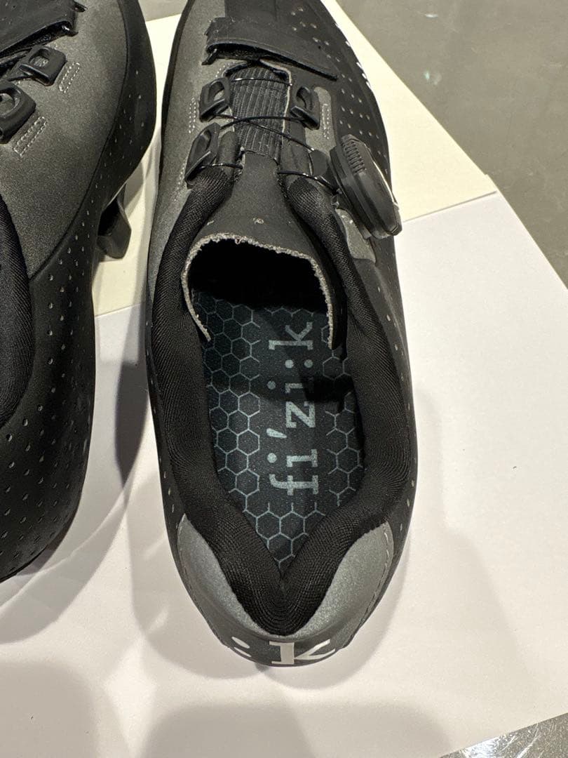 fi'zi:k（フィジーク）R5 ロードシューズ