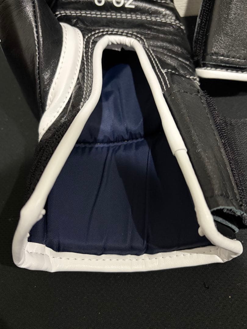 美品　BOXER ボクシンググローブ 8 oz ブラック　コミッション認定