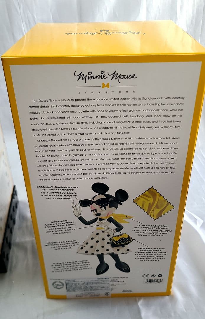 ミニーマウスシグネイチャードール Minnie Mouse Signature