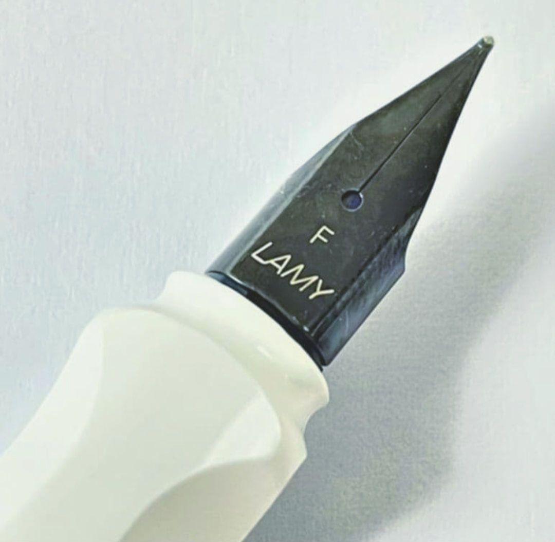 LAMY　サファリ　万年筆　ゼブラ　ホワイト軸　白軸　F細字　限定　アニマル柄
