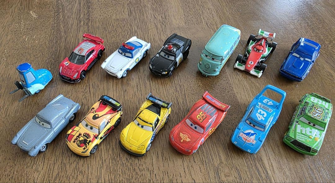 トミカまとめ売り　75台＋パーキングケース2ケース