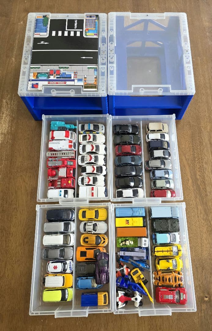 トミカまとめ売り　75台＋パーキングケース2ケース