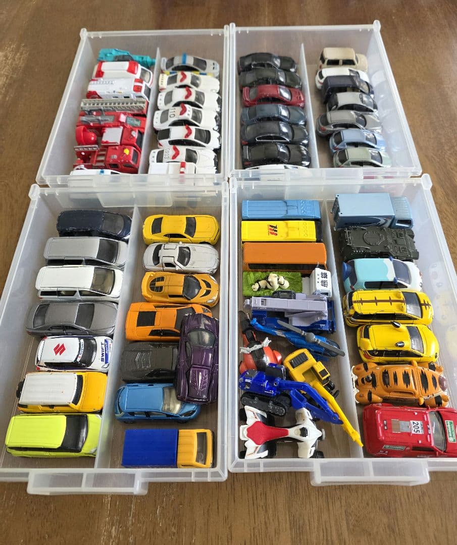 トミカまとめ売り　75台＋パーキングケース2ケース