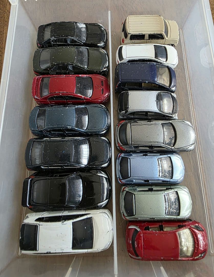 トミカまとめ売り　75台＋パーキングケース2ケース