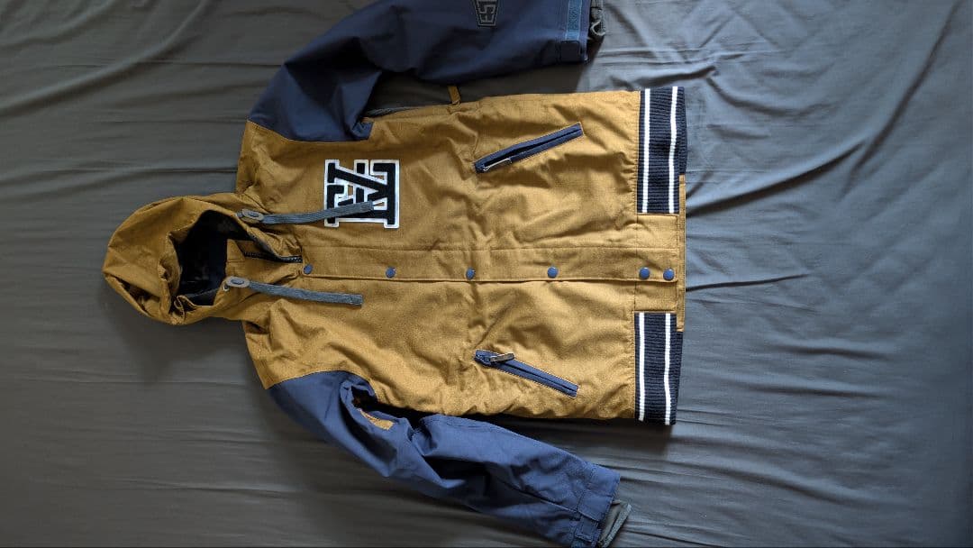 スキースノボウェア上下セット ESTIVO(Mサイズ)