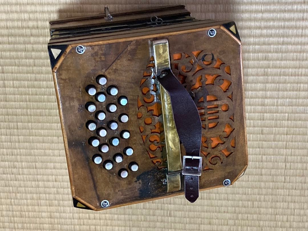 52ボタン バンドネオン ハードケース付き