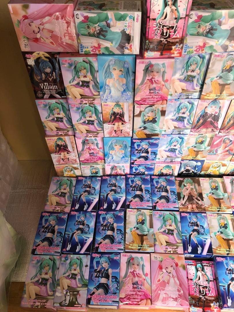 初音ミク　フィギュア　ネオンサイバー　コスモス　リリー　70個