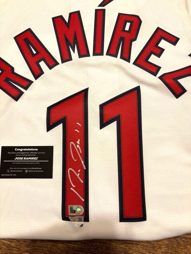 ホセ・ラミレス 直筆サイン入りユニフォーム ガーディアンズ