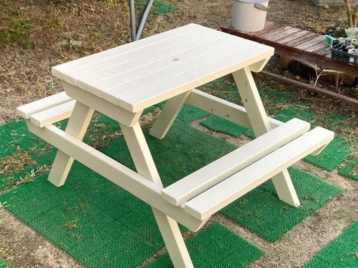 お庭に、テラスに♪組み立て不用！完成品『ガーデンテーブル』2人掛けサイズ