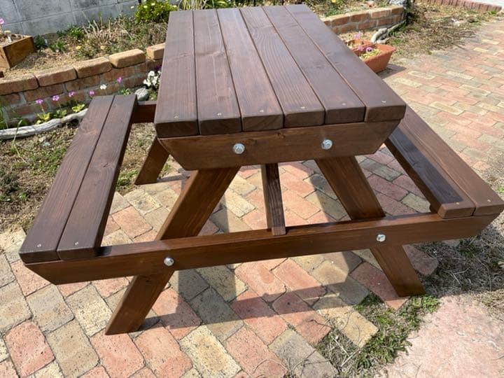 お庭に、テラスに♪組み立て不用！完成品『ガーデンテーブル』2人掛けサイズ