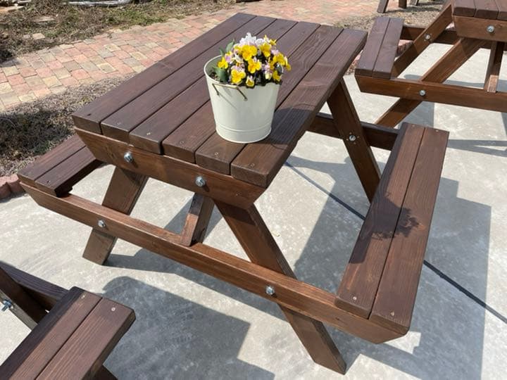 お庭に、テラスに♪組み立て不用！完成品『ガーデンテーブル』2人掛けサイズ