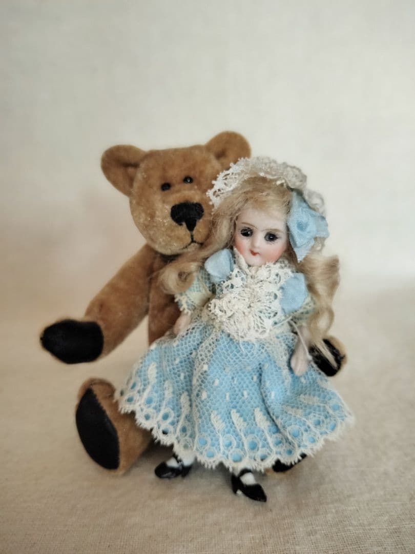 ②アンティーク　ミニョネット　ビスクドール